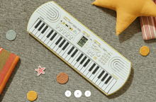 Load image into Gallery viewer, Casio SA-80 Mini Keyboard